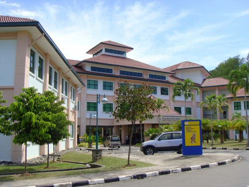 UMS Sekolah Perhutanan Tropika Antarabangsa